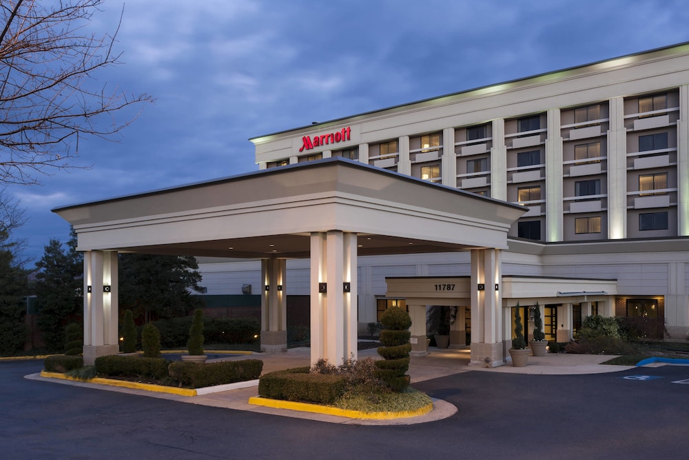 Pet Friendly Fairfax Marriott At Fair Oaks in Fairfax, Virginia