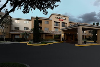 Pet Friendly Courtyard By Marriott Orlando Lake Mary/north in Alachua, Florida