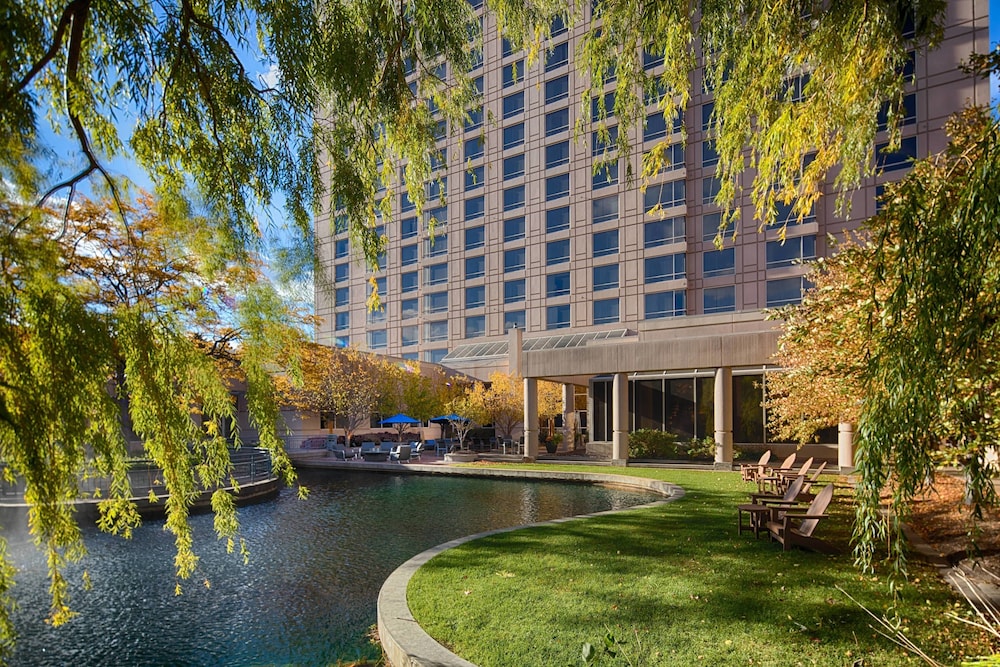 Pet Friendly Minneapolis Marriott Southwest in Hopkins, Minnesota