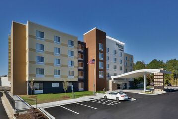 Pet Friendly Fairfield Inn & Suites By Marriott Raleigh Capital Blvd./i-540 in Raleigh, North Carolina
