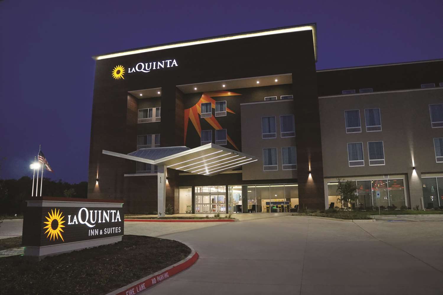 Pet Friendly La Quinta Inn & Suites Dallas - Duncanville in Duncanville, Texas
