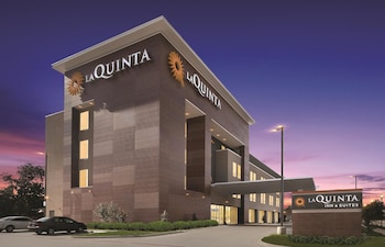 Pet Friendly La Quinta Inn & Suites Waco Downtown Baylor in Waco, Texas