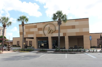 Pet Friendly Rosen Inn International in Orlando, Florida