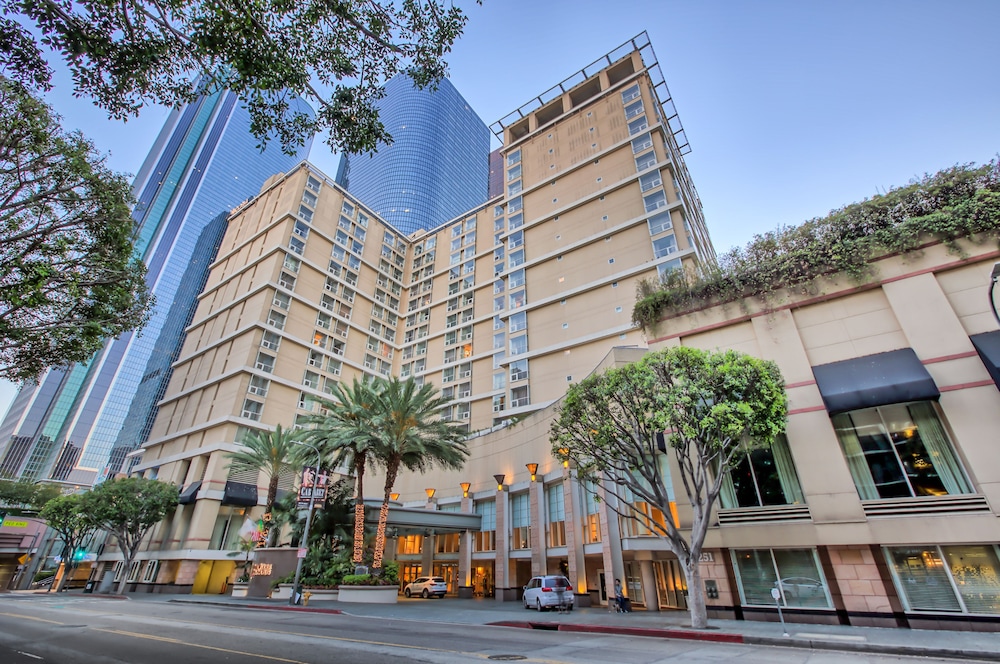 Pet Friendly Omni Los Angeles Hotel At California Plaza in Los Angeles, California