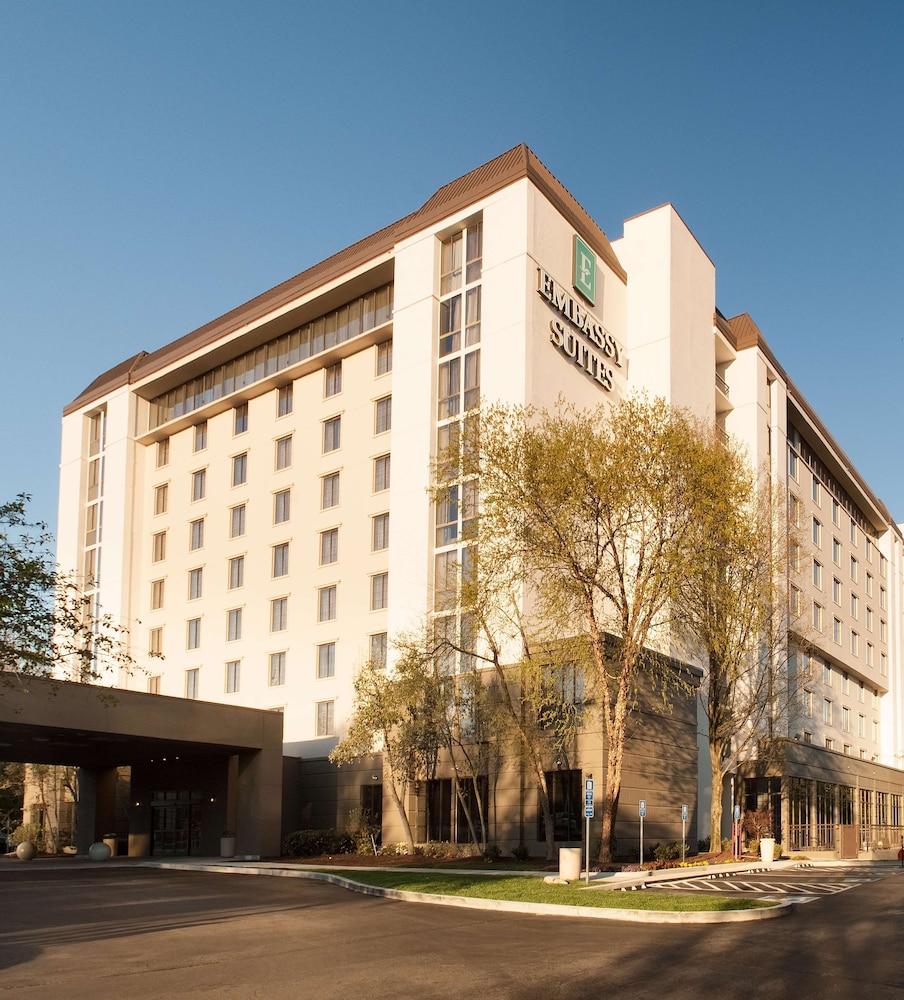 Pet Friendly Embassy Suites Hotel Nashville-Airport in Nashville, Tennessee