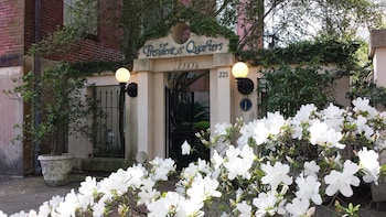 Pet Friendly The Presidents' Quarters Inn in Savannah, Georgia