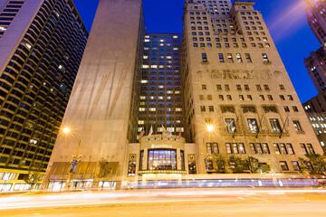 Pet Friendly Intercontinental Hotel Chicago in Chicago, Illinois