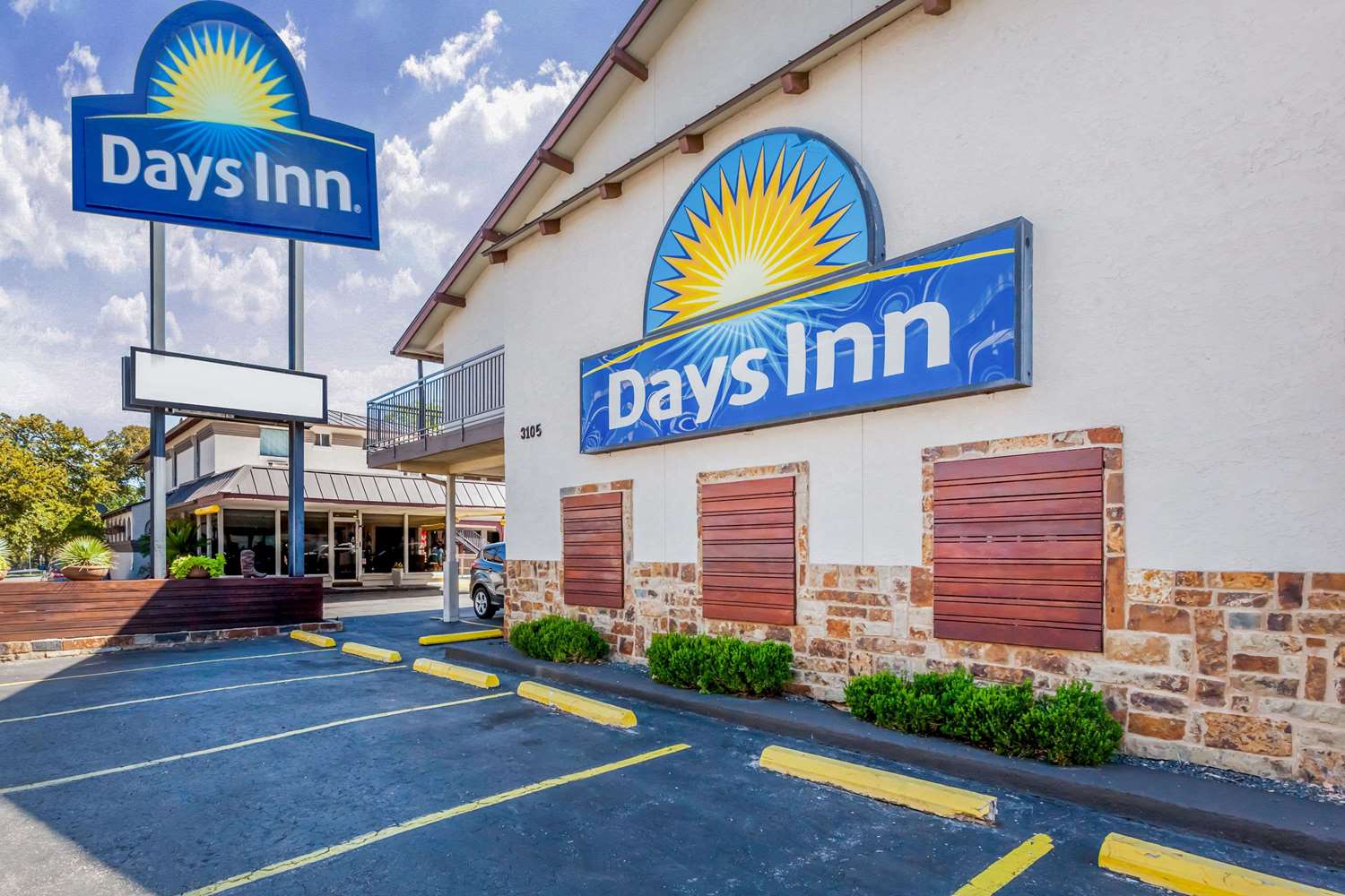 Pet Friendly Days Inn By Wyndham Austin/University/Downtown in Austin, Texas