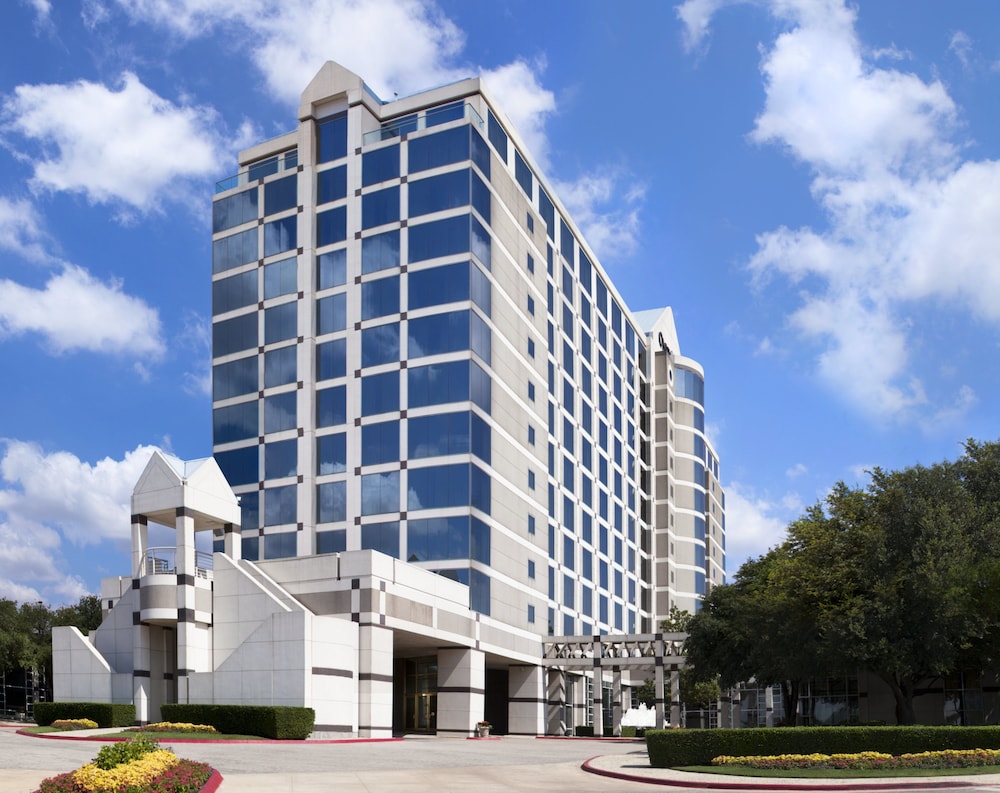 Pet Friendly Omni Dallas Park West in Dallas, Texas