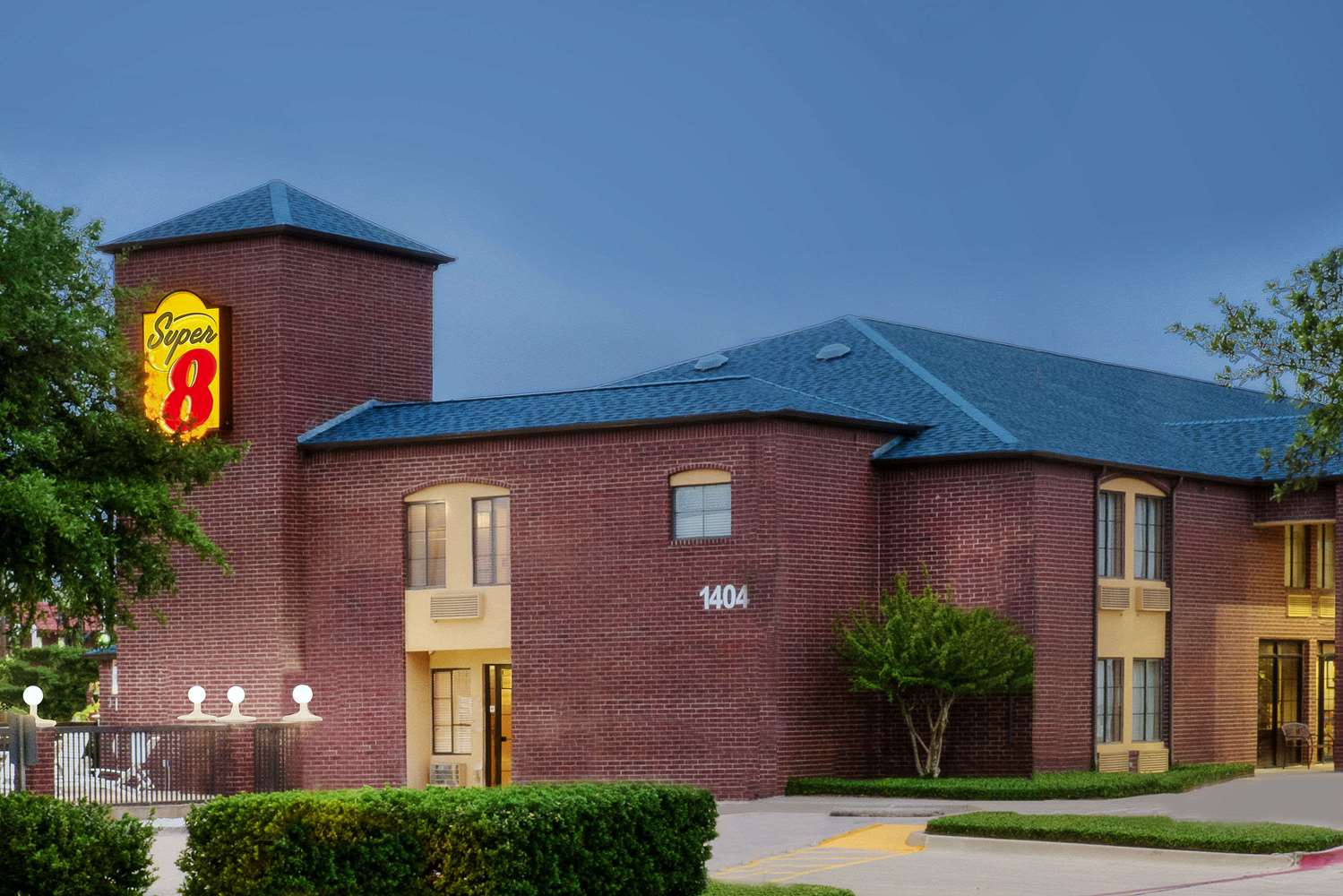 Pet Friendly Super 8 By Wyndham Farmers Branch/North Dallas in Dallas, Texas