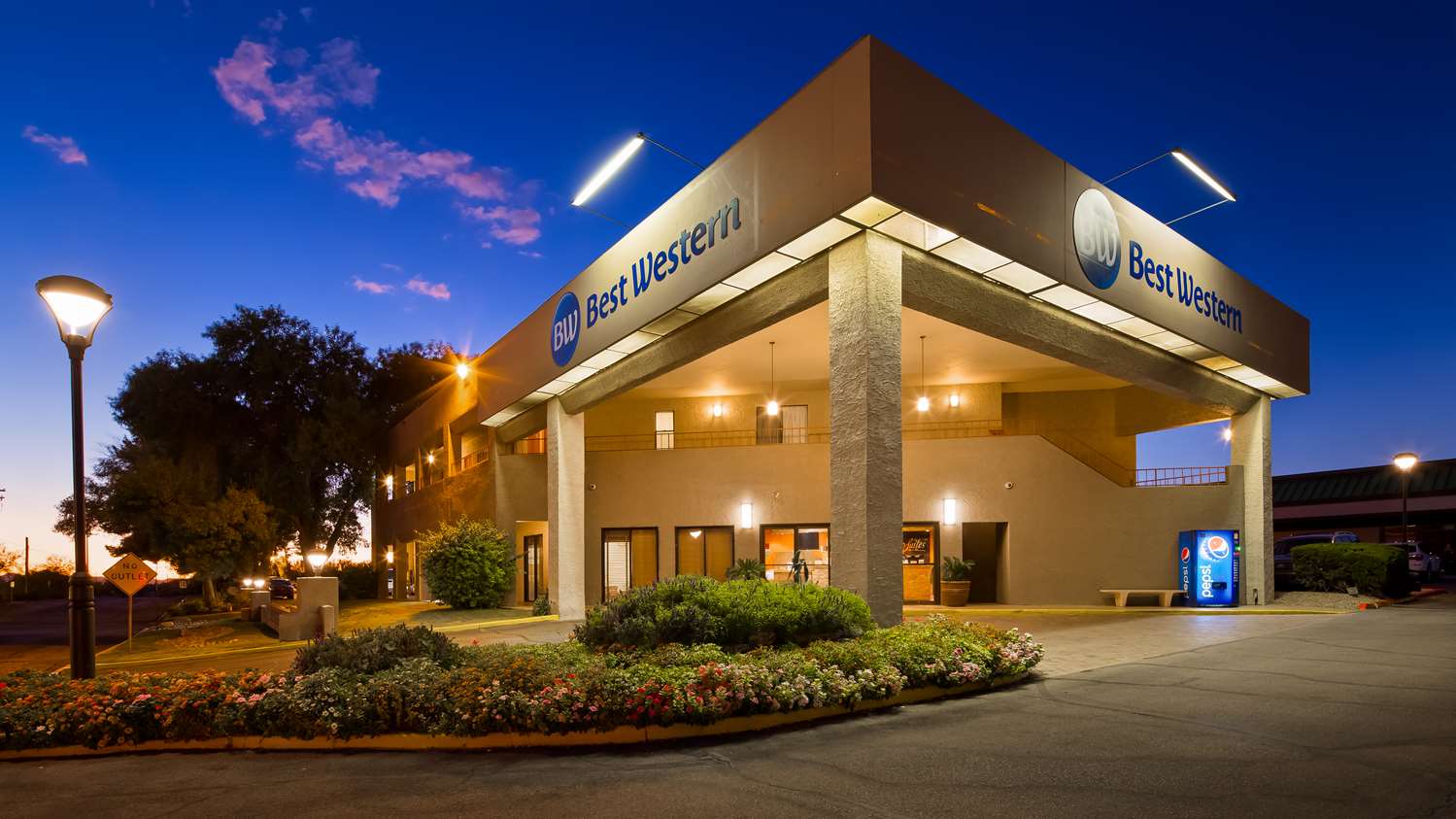 Pet Friendly Best Western Innsuites Tucson Foothills Hotel & Suites in Tucson, Arizona