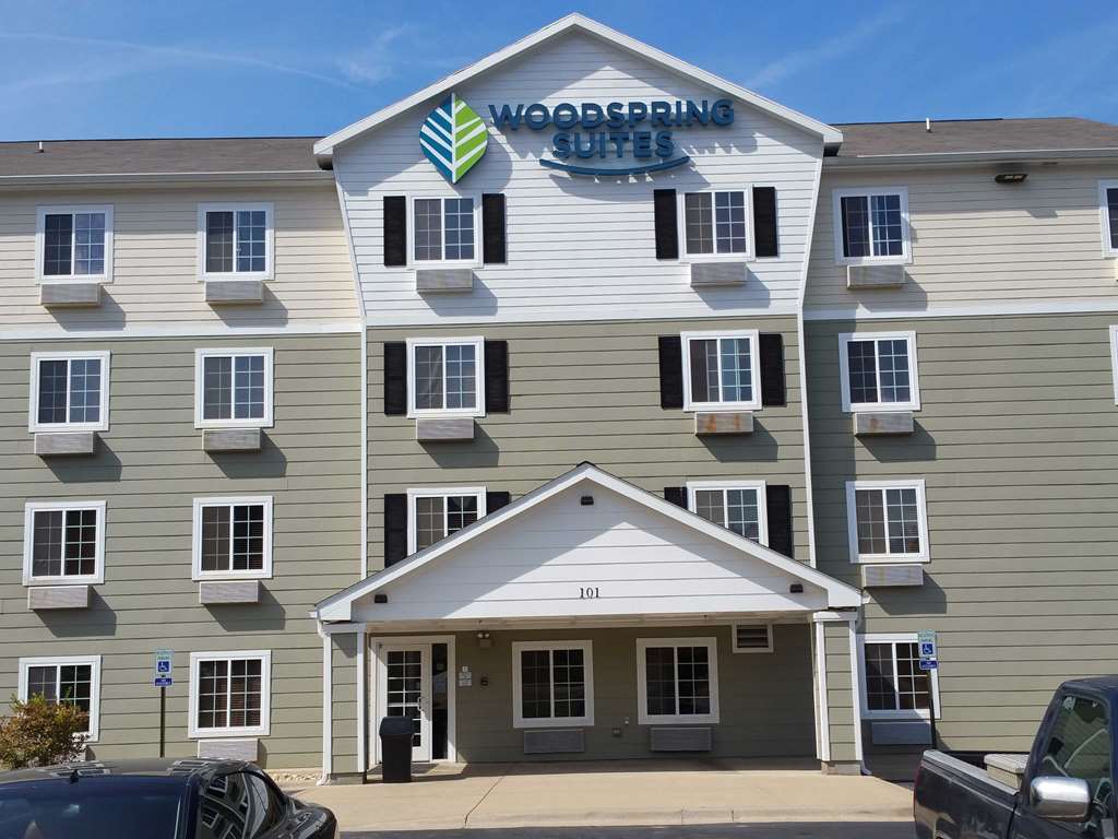 Pet Friendly WoodSpring Suites Birmingham Pelham in Pelham, Alabama