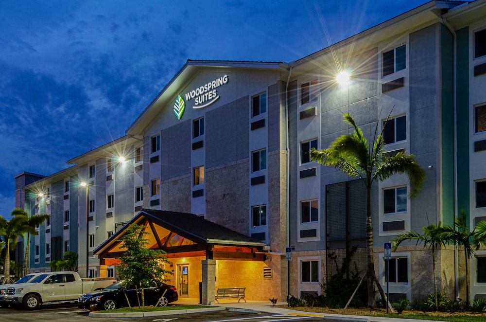 Pet Friendly WoodSpring Suites Naples in Naples, Florida
