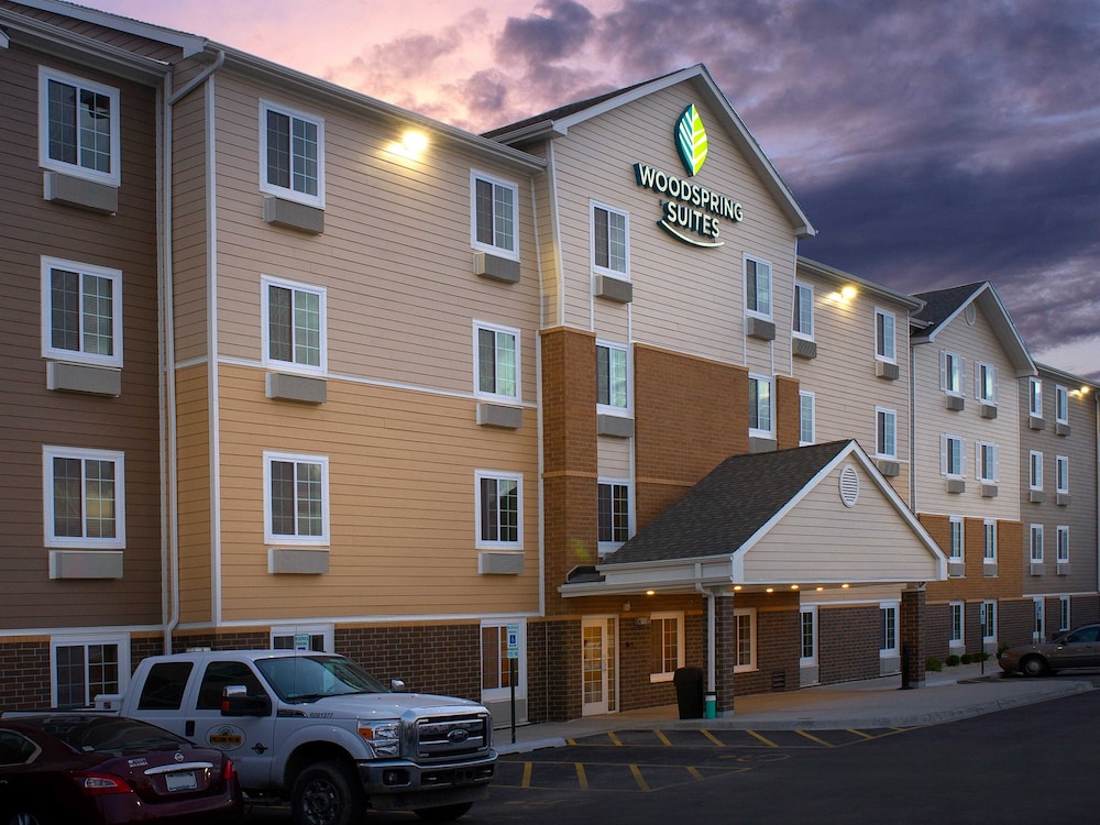 Pet Friendly WoodSpring Suites Chicago Romeoville in Romeoville, Illinois