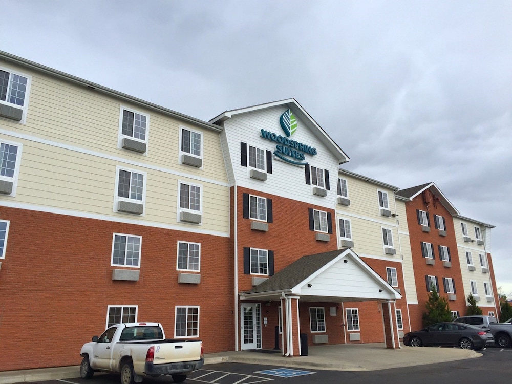 Pet Friendly WoodSpring Suites Indianapolis Plainfield in Plainfield, Indiana