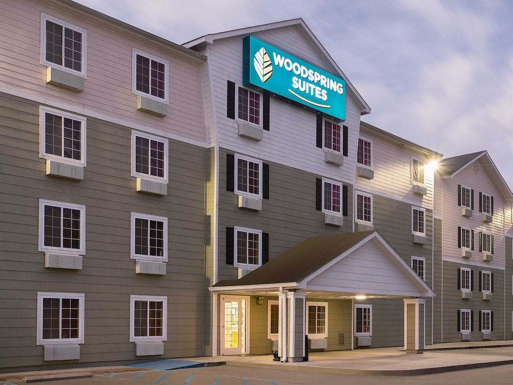 Pet Friendly WoodSpring Suites Baton Rouge in Baton Rouge, Louisiana