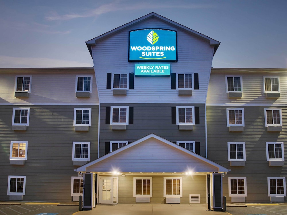 Pet Friendly WoodSpring Suites Washington DC Andrews AFB in Camp Springs, Maryland