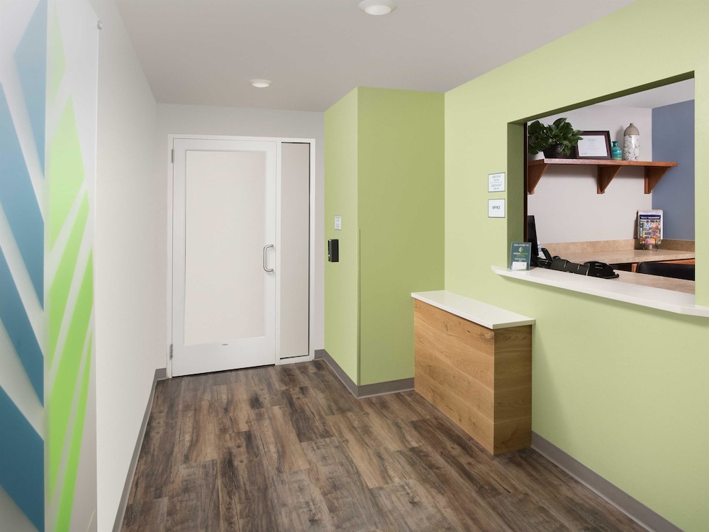 Pet Friendly WoodSpring Suites Kalamazoo in Kalamazoo, Michigan