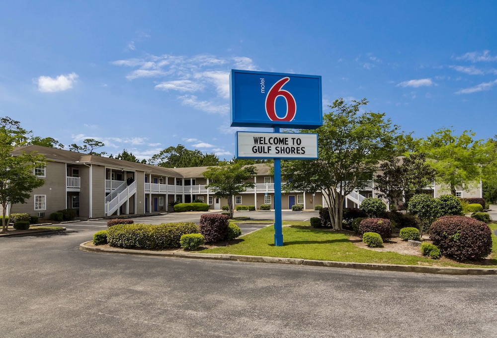 Pet Friendly Motel 6 Gulf Shores AL in Gulf Shores, Alabama