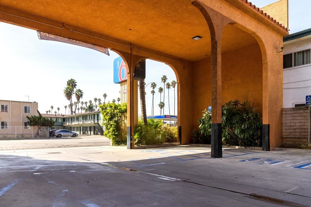 Pet Friendly Motel 6 Inglewood CA in Inglewood, California