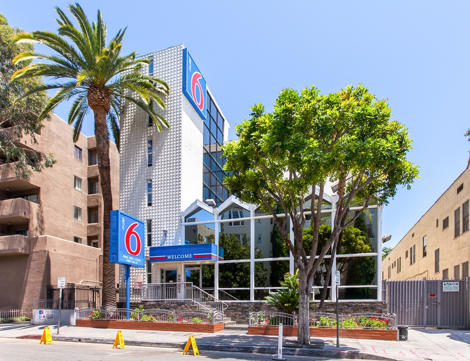 Pet Friendly Motel 6 Hollywood in Los Angeles, California