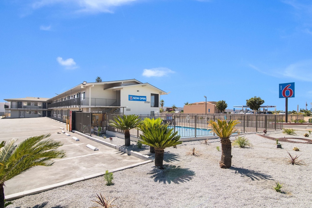 Pet Friendly Motel 6 Moreno Valley / Perris CA in Moreno Valley, California