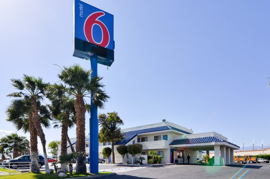 Pet Friendly Motel 6 Palm Springs North in Palm Springs, California