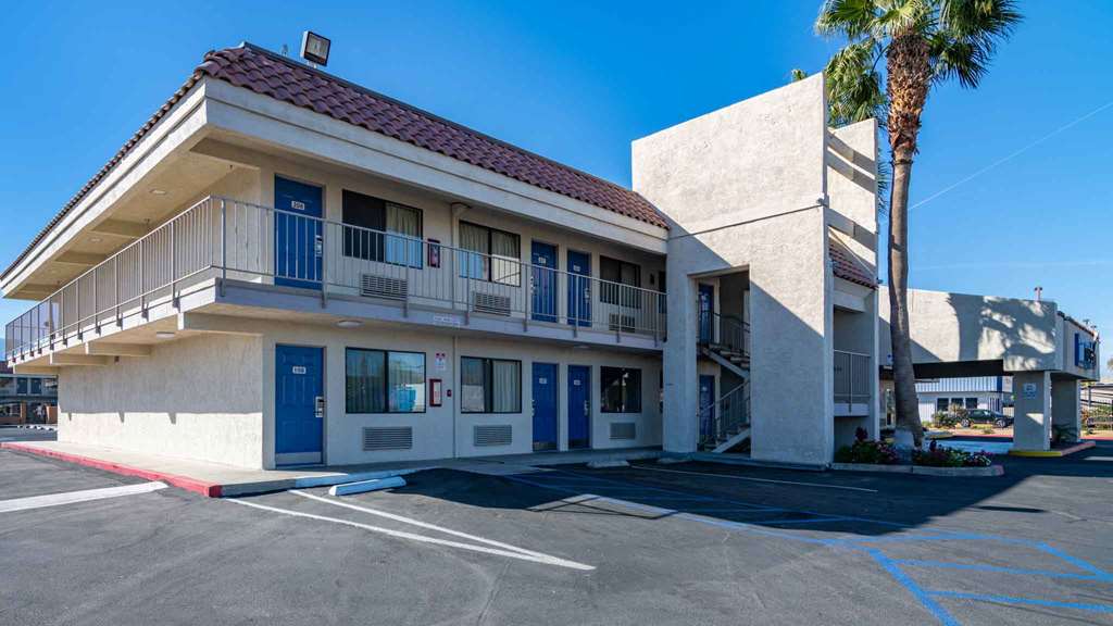 Pet Friendly Motel 6 Thousand Palms - Rancho Mirage in Thousand Palms, California