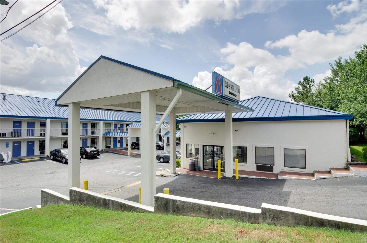 Pet Friendly Motel 6 Atlanta GA in Chamblee, Georgia