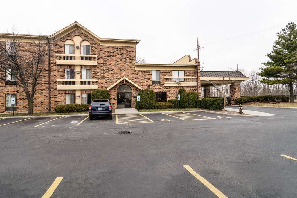 Pet Friendly Motel 6 Libertyville IL in Libertyville, Illinois