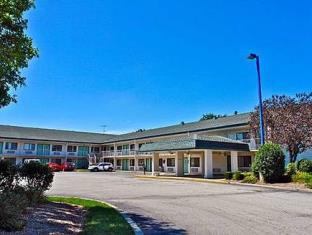 Pet Friendly Motel 6 Hammond Chicago Area in Hammond, Indiana