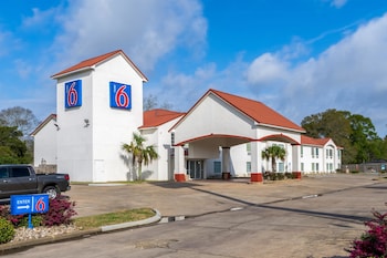 Pet Friendly Best Western Acadia Hotel in Crowley, Louisiana