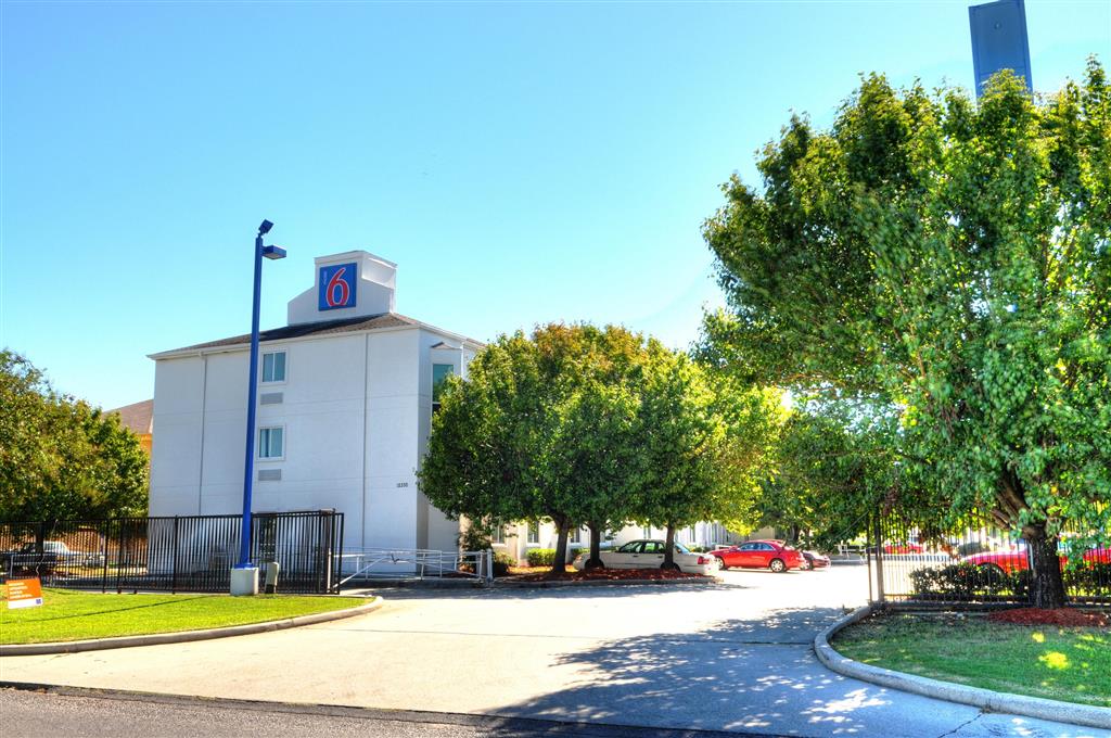 Pet Friendly Motel 6 New Orleans in New Orleans, Louisiana