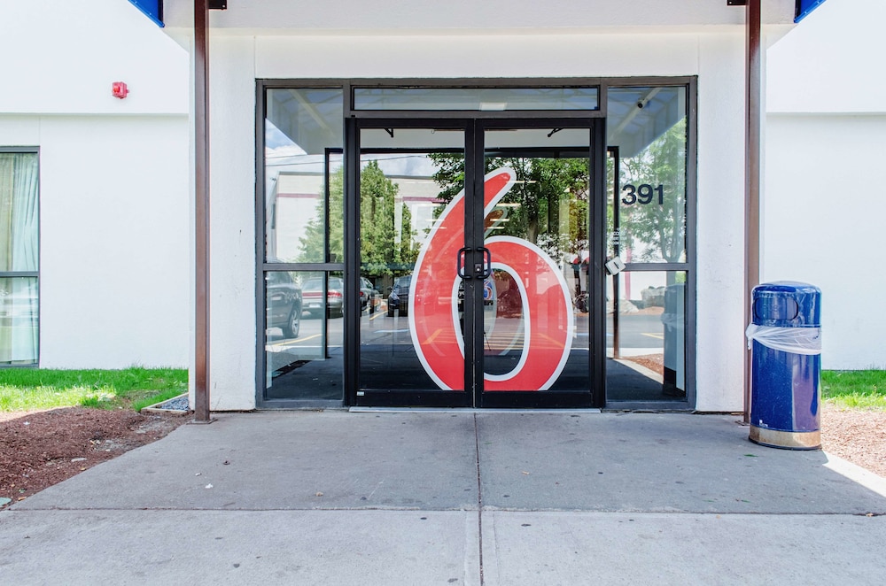 Pet Friendly Motel 6 Brockton MA in Brockton, Massachusetts