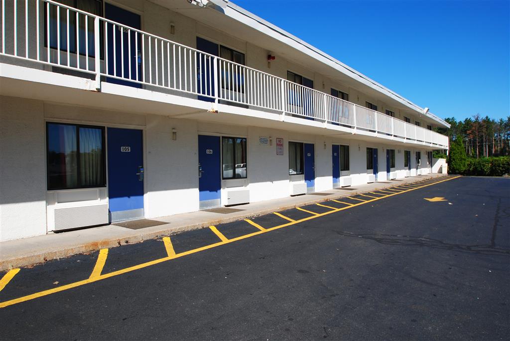 Pet Friendly Motel 6 Springfield Chicopee in Chicopee, Massachusetts