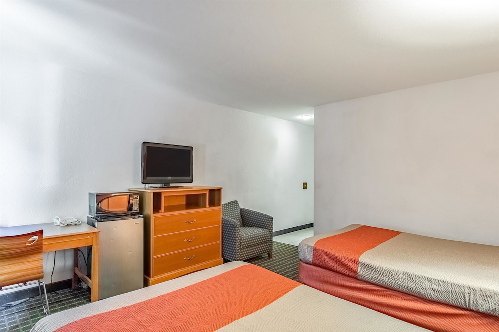 Pet Friendly Motel 6 Grand Rapids MI Northeast in Grand Rapids, Michigan