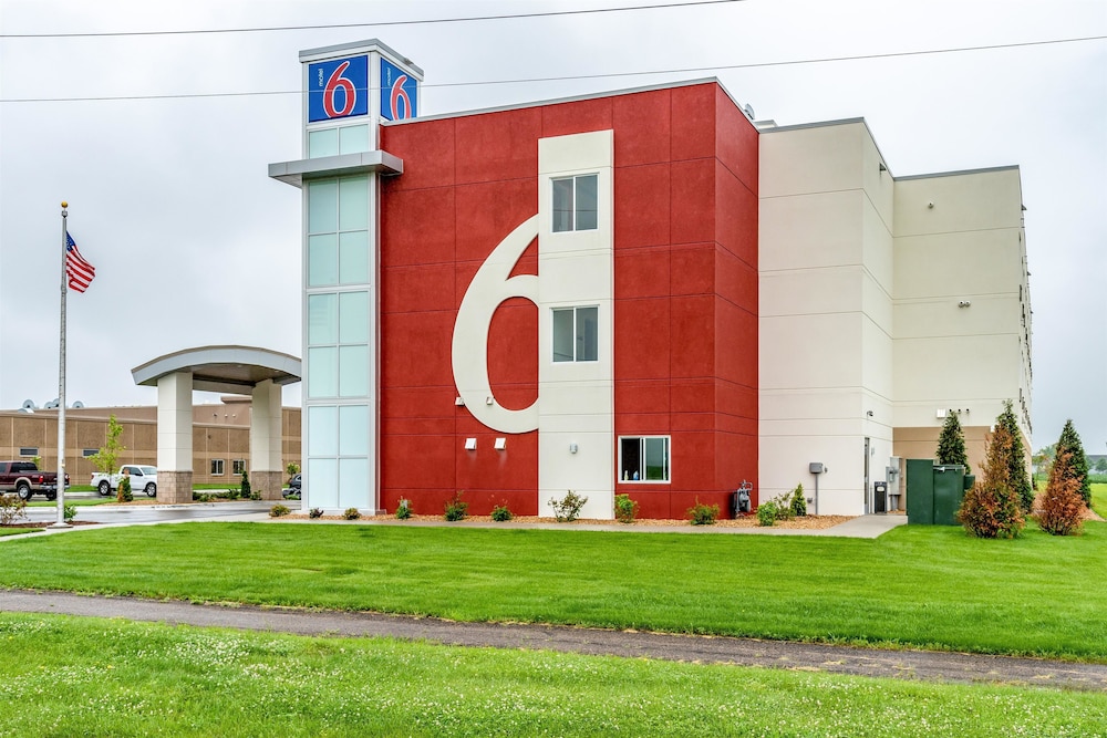 Pet Friendly Motel 6 Mankato MN in Mankato, Minnesota