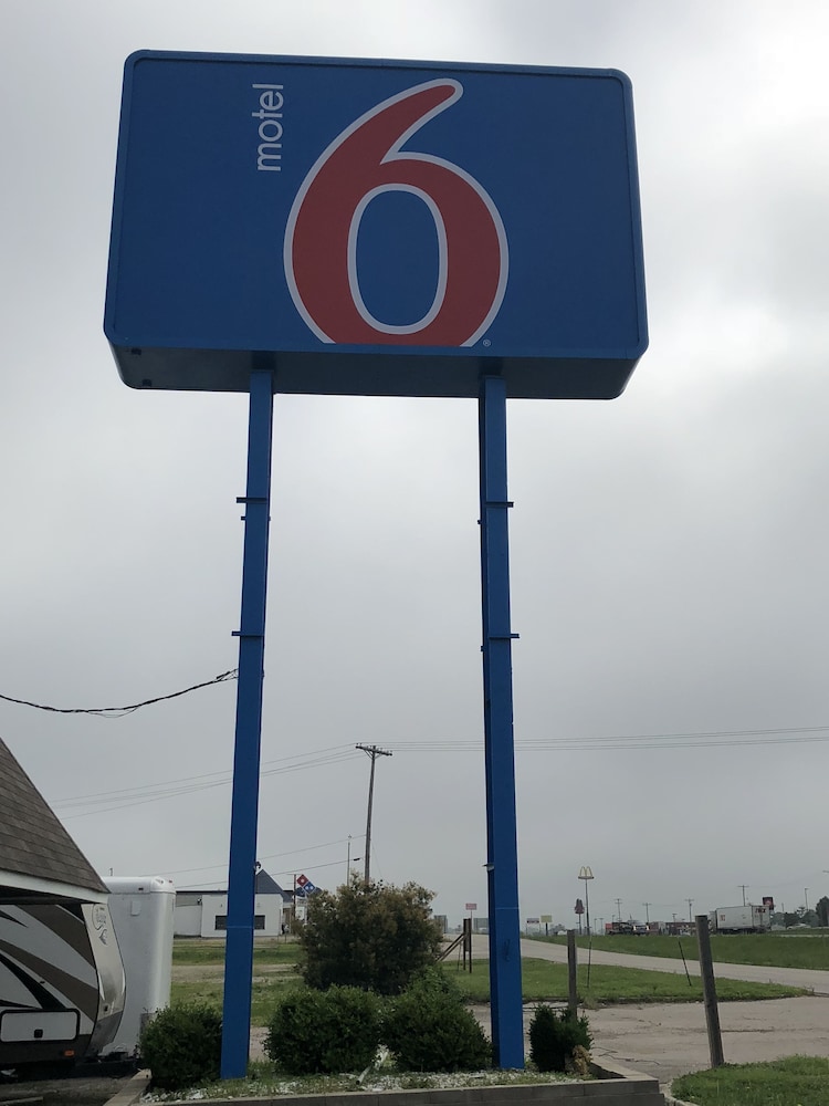 Pet Friendly Motel 6 Sullivan MO in Sullivan, Missouri