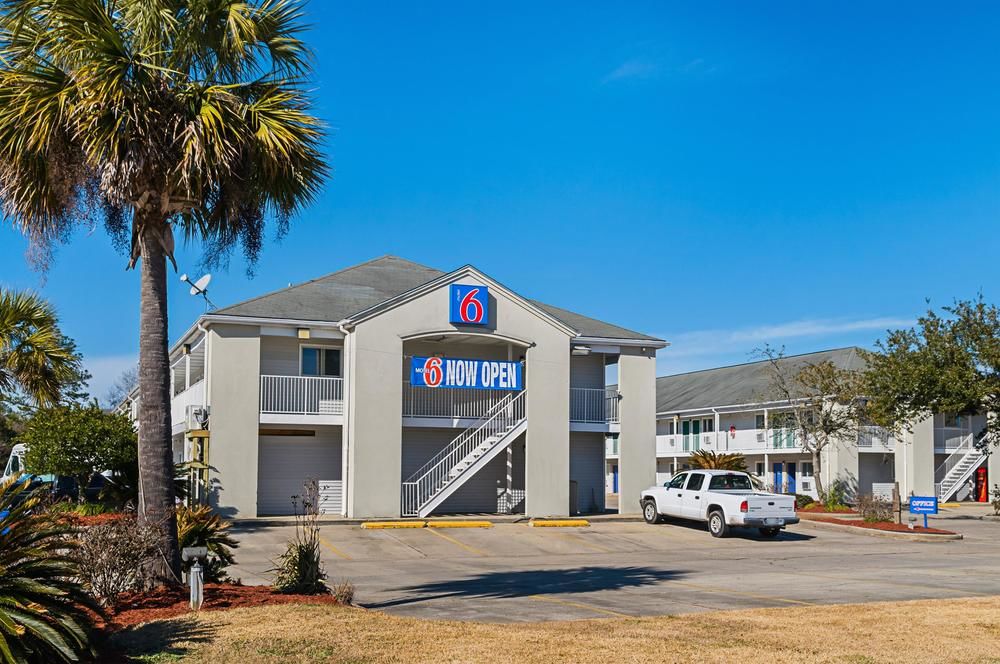 Pet Friendly Motel 6 Bay St. Louis in Bay Saint Louis, Mississippi