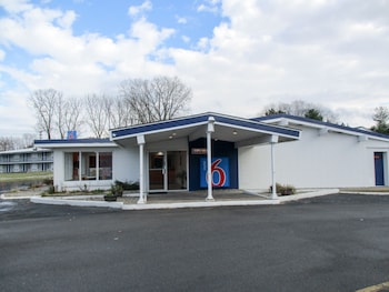 Pet Friendly Motel 6 Schenectady in Schenectady, New York