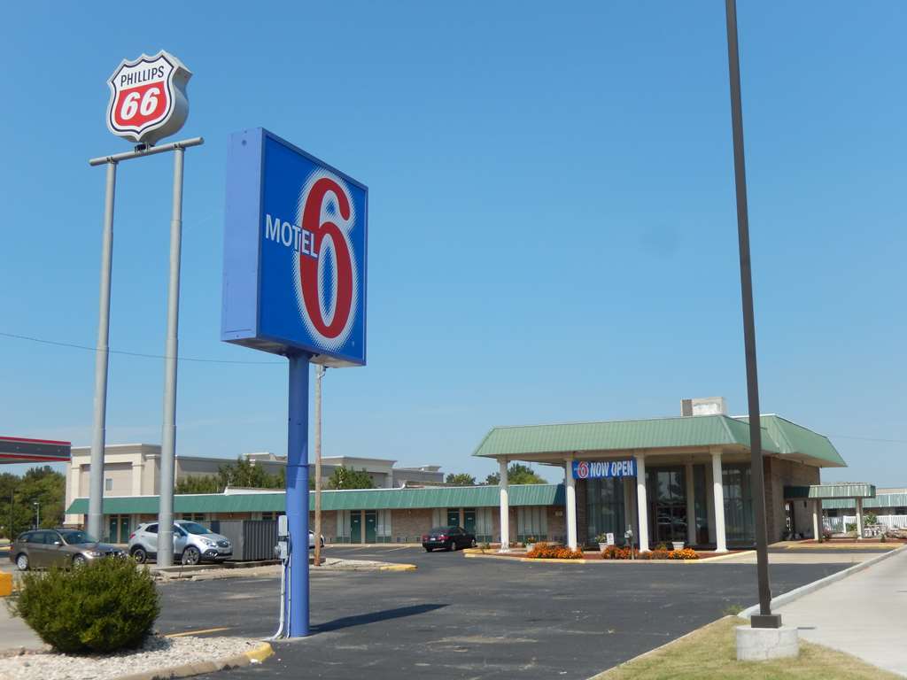 Pet Friendly Motel 6 Miami OK in Miami, Oklahoma