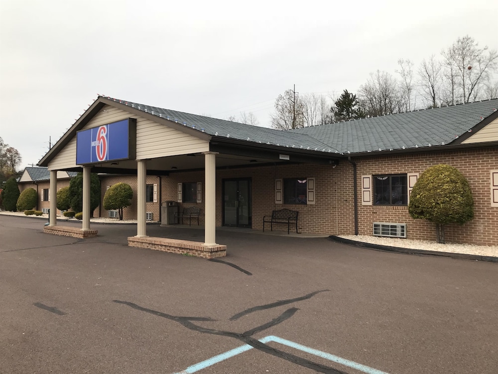 Pet Friendly Motel 6 Bloomsburg PA in Bloomsburg, Pennsylvania