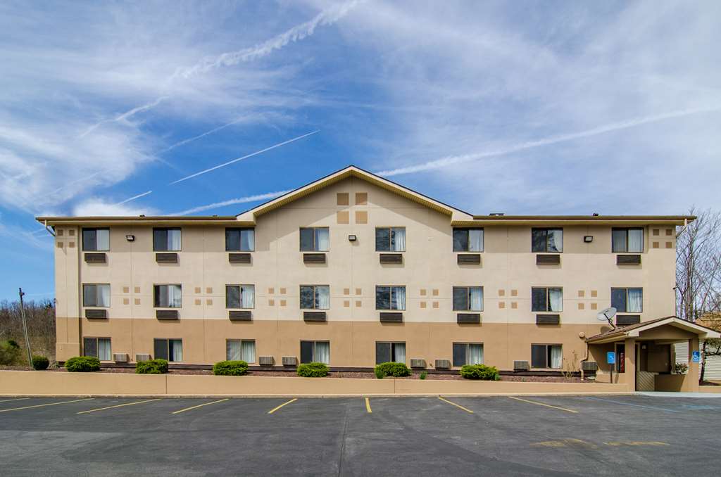 Pet Friendly Motel 6 Montoursville PA in Montoursville, Pennsylvania