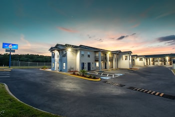 Pet Friendly Motel 6 Greenville SC I 85 Near Downtown in Greenville, South Carolina