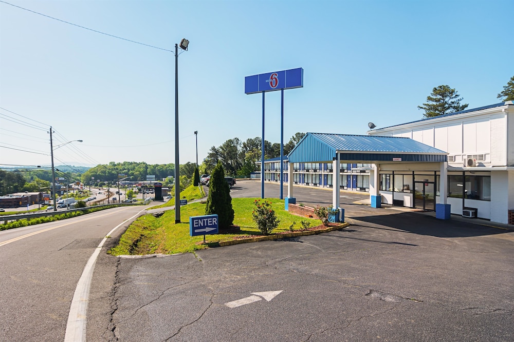Pet Friendly Motel 6 Cleveland TN in Cleveland, Tennessee