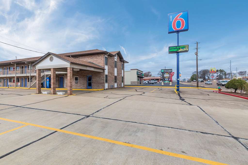 Pet Friendly Motel 6 DyersburgTN in Dyersburg, Tennessee