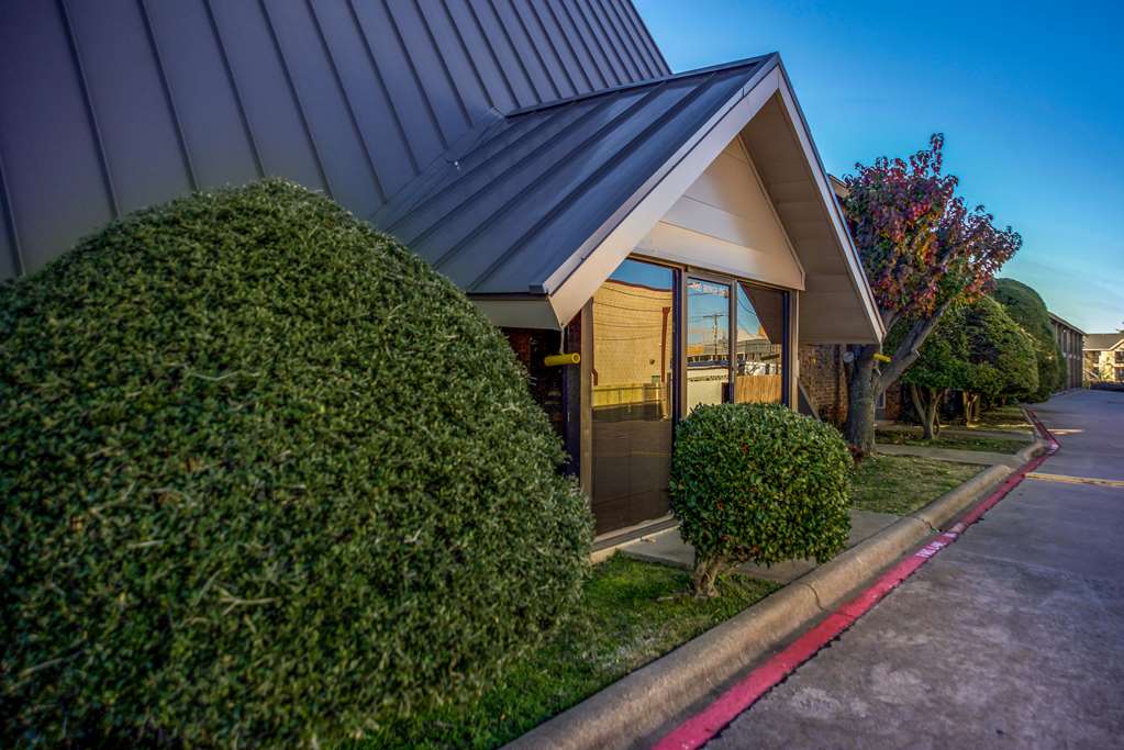 Pet Friendly Motel 6 ArlingtonTX Uta in Arlington, Texas