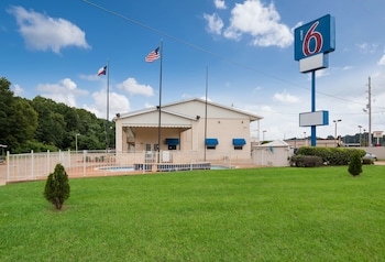 Pet Friendly Motel 6 Atlanta TX in Atlanta, Texas