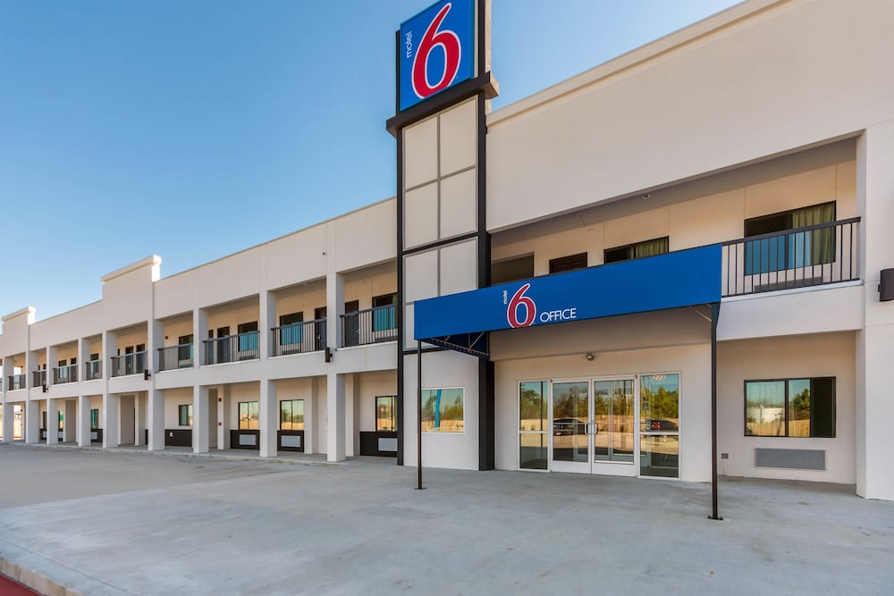 Pet Friendly Motel 6 Channelview TX in Channelview, Texas