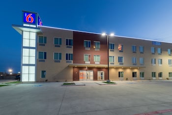 Pet Friendly Motel 6 Fort Worth North Saginaw in Fort Worth, Texas